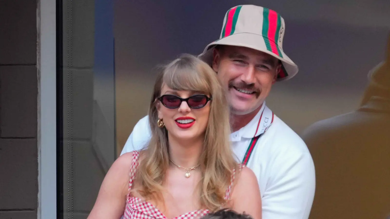 لاعب كرة شهير يهاجم تايلور سويفت وصديقها بمنشور "عنصري"