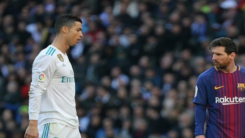 "869".. صدفة سحرية تجعل المنافسة تستمر بين أسطورتي كرة القدم ونجليهما