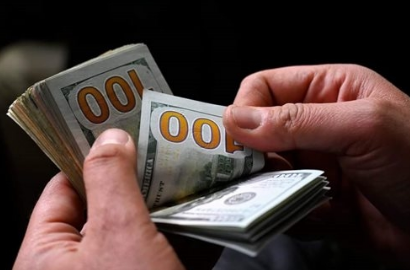 الدولار يواصل صعوده الصاروخي باتجاه الـ 155 الف دينار عراقي