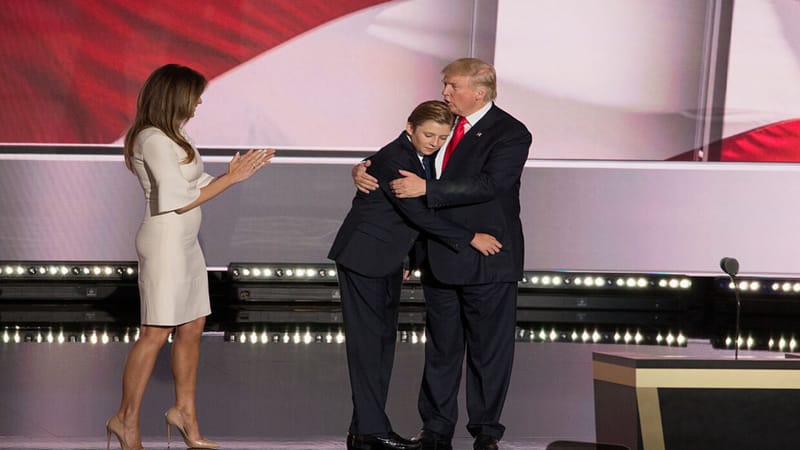 "تجربة مدمرة".. ميلانيا ترامب تكسر صمتها بشأن "إصابة ابنها بالتوحد"