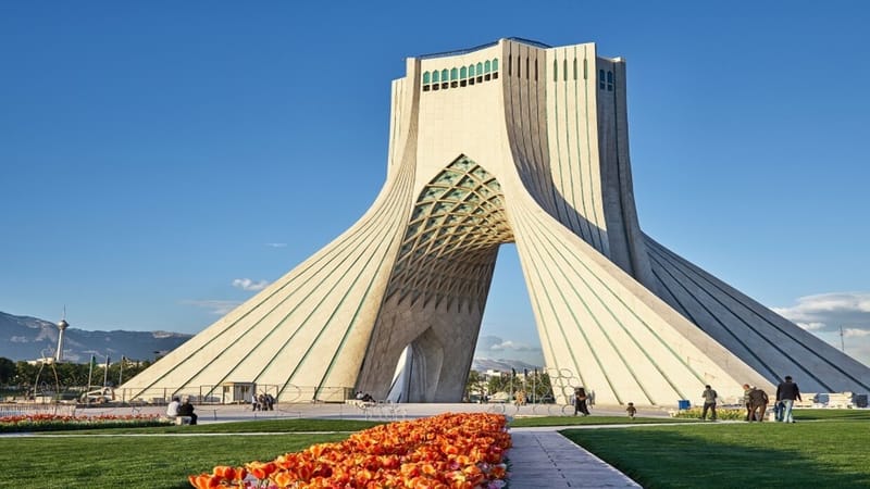 مسؤولون أمريكيون يتحدثون عن تحركات إيرانية لتضييق نطاق الرد الإسرائيلي