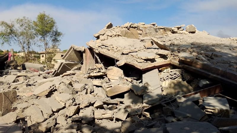 لبنان.. مقتل 5 بينهم رئيس بلدية النبطية بغارات إسرائيلية