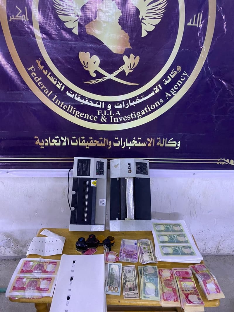 يستخدمون "تكسي" لتوزيعها.. القبض على عصابة دولية بحوزتها عملات "مزيفة" في بغداد