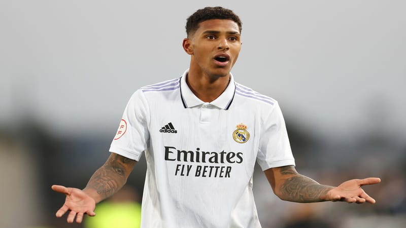 اختبار الحمض النووي يحطم حلم البرازيلي فينيسيوس بالأبوة (صور)