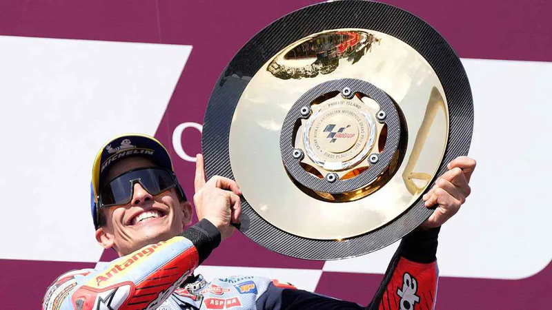 ماركيز يفوز بجائزة أستراليا للدراجات النارية بعد منافسة محتدمة مع مارتن