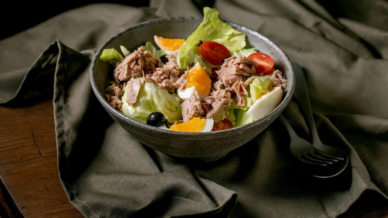 "تونة بالزئبق" تغزو أوروبا.. ما القصة؟