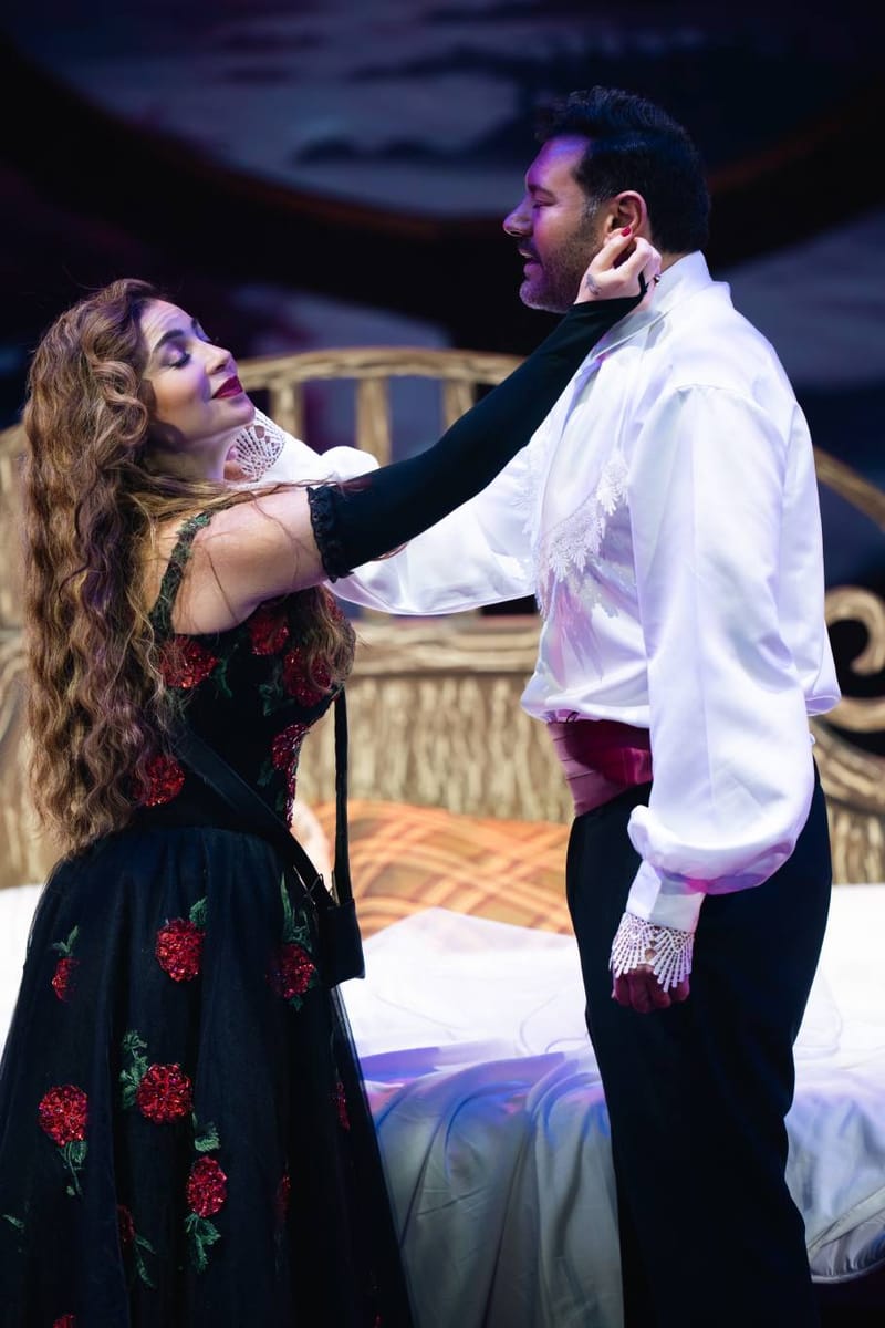 عمرو يوسف ومي عز الدين يرفعان شعار كامل العدد في "قلبي واشباحه" في موسم الرياض