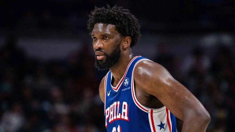 NBA.. إيقاف إمبيد لاعب سيفنتي سيكسرز 3 مباريات لدفعه أحد الصحفيين