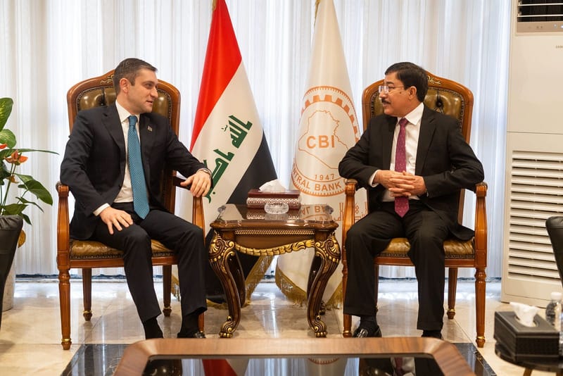 العلاق يؤكد للسفير الاذربيجاني أهمية التعاون بتحويل الأموال لتسهيل التجارة بين البلدين