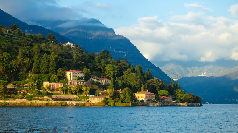 "هواء للبيع".. تذكار غير تقليدي لزوار بحيرة كومو الإيطالية