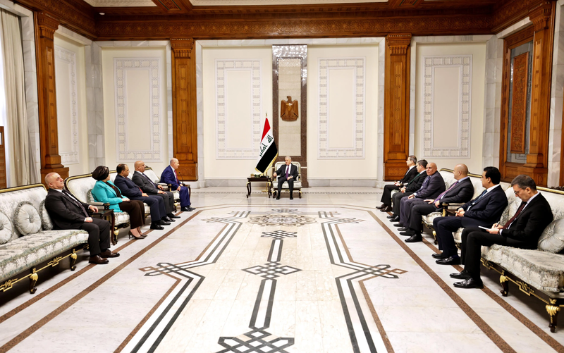 رئيس الجمهورية يستقبل رئيس وأعضاء مفوضية الانتخابات