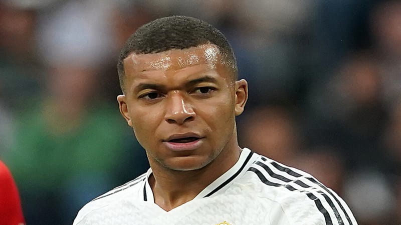 "نكران وجحود".. نجم ليفربول يهاجم ديشامب بسبب مبابي