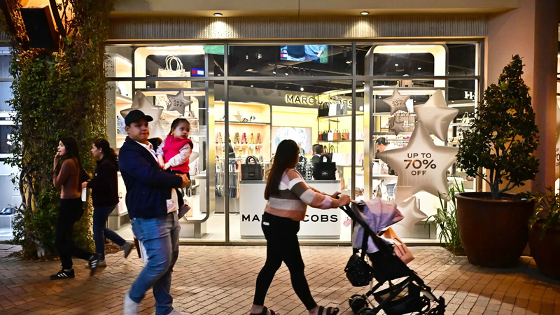 الأمريكيات يُعدنَ النظر في إنجاب الأطفال بسبب ترامب