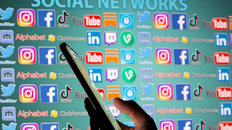 "سوشيال ميديا".. "اضطهاد" العرب تكنولوجياً مع استبداد خوارزميات الحظر