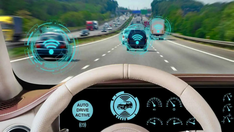 سيارات تتحدث مع بعضها.. كيف ستغير تقنية "V2V" عالم النقل؟