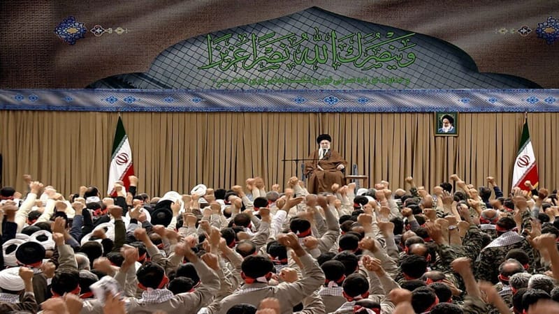 خامنئي: يجب تعزيز قدرات قوات التعبئة و"الباسيج"