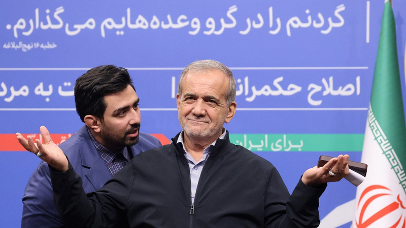 بين "الحرس الثوري" وواشنطن.. بزشكيان يسير على "الحبل المشدود"