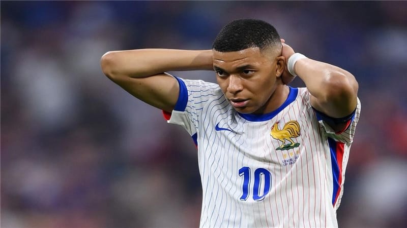 رئيس اتحاد الكرة الفرنسي يحسم الجدل حول عودة شارة قيادة المنتخب لكيليان مبابي