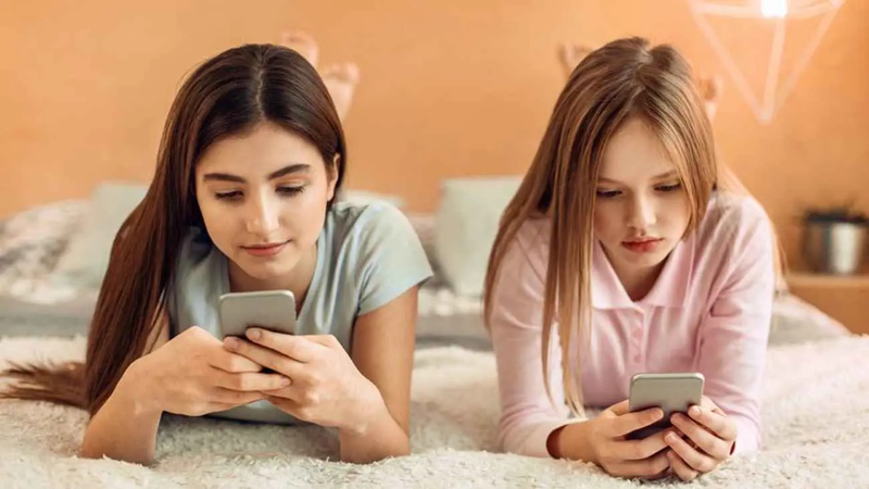 توجه دولي لحظر الأطفال على منصات التواصل