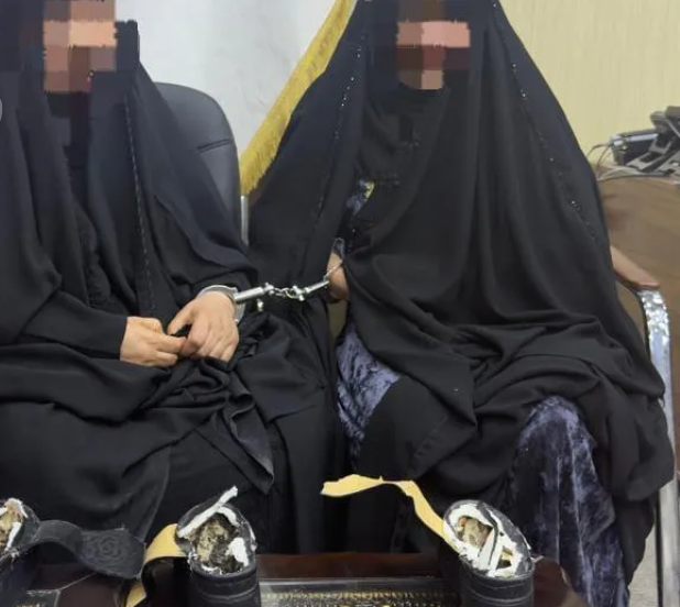 اعتقال مسافرتين عراقية وأجنبية حاولتا تهريب 1 كغم من الكريستال بمنفذ الشلامجة