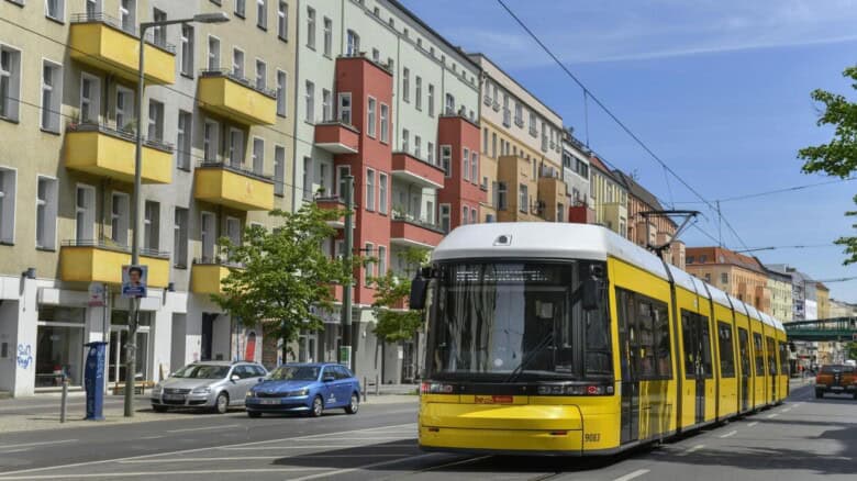 قطاع النقل الألماني ينضم إلى الجدل المثار في البلاد بشأن عودة السوريين