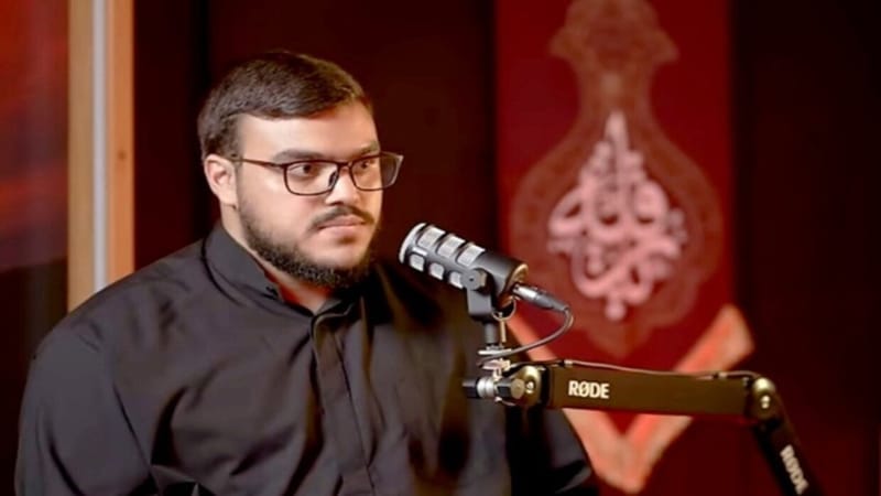 نجل حسن نصر الله يظهر في إيران معتمرا عمامة والده (صورة)