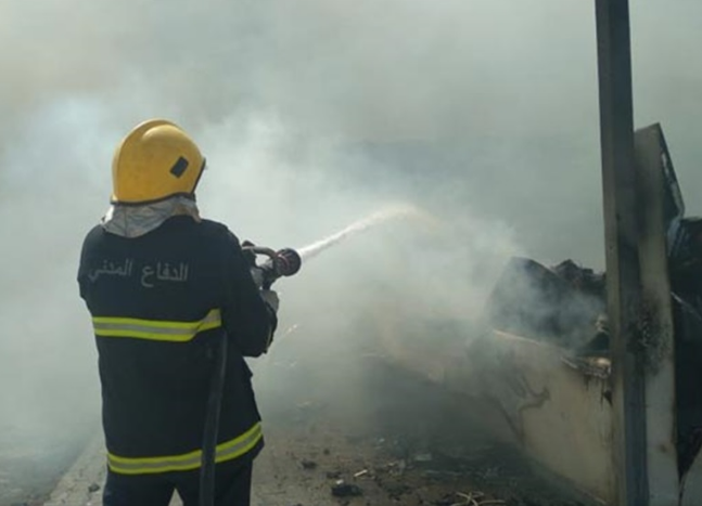 بغداد.. النيران تحاصر عدد من السكان بسبب حريق ضخم