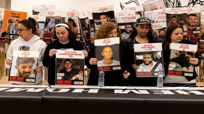 مصادر: إسرائيل ما زالت تنتظر قائمة الرهائن الأحياء لدى "حماس"