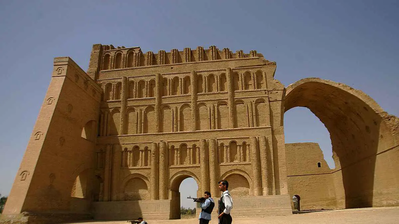 العراق يرمم أثرا شهيرا لملك الفرس كسرى (صور)
