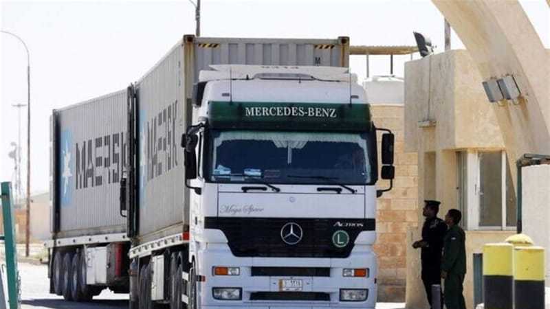 من 1200 إلى 400.. ما السر وراء انخفاض عدد الشاحنات الإيرانية الداخلة للعراق؟