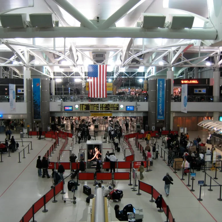 إلغاء وتأجيل آلاف الرحلات الجوية في أمريكا