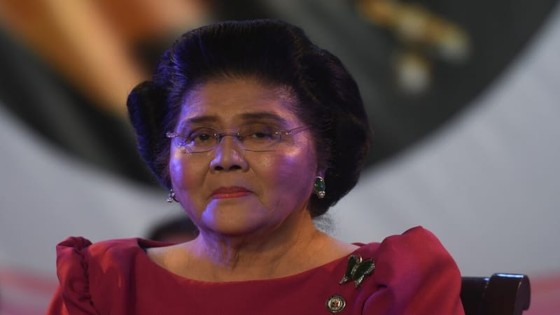 مهووسة أحذية.. متحف يعرض أكثر من 800 فردة حذاء تخص زوجة رئيس فلبيني راحل (صور)