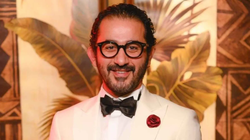 "بني آدم"..مسرحية أحمد حلمي الجديدة تتحدث عن "روح شريرة"