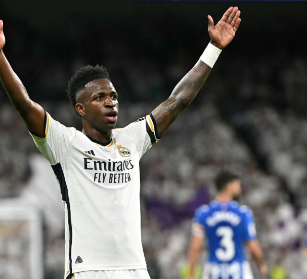 فينيسيوس عن عروض السعودية: "مستقبلي في ريال مدريد.. هلا مدريد"