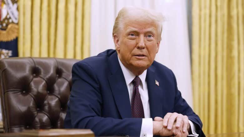 ترامب يجري اتصالات لنقل سكان غزة الى الدول العربية