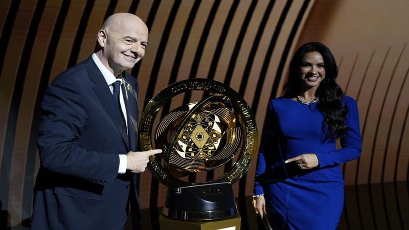 الـ"فيفا" يكشف موعد وصول كأس العالم للأندية إلى القاهرة على متن طائرة خاصة
