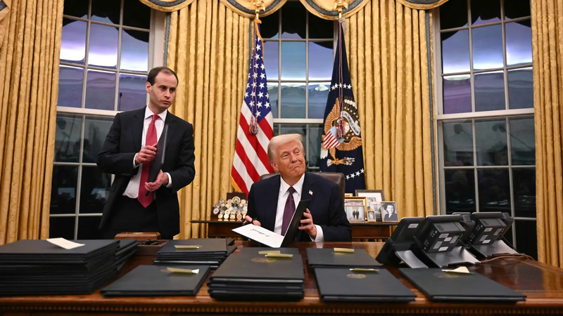 الرسوم الجمركية بدلا من الضرائب.. ترامب يبدأ أولى خطوات "العصر الذهبي"