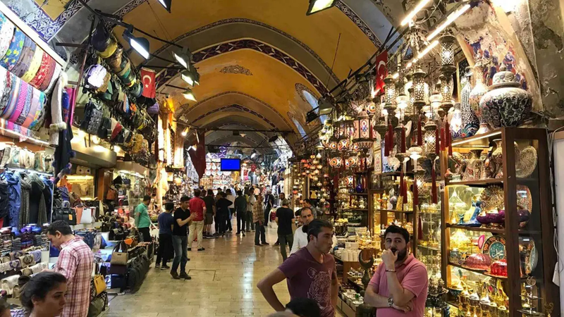 إسطنبول تفقد طابعها السوري مع عودة التُجار لبلدهم (صور)