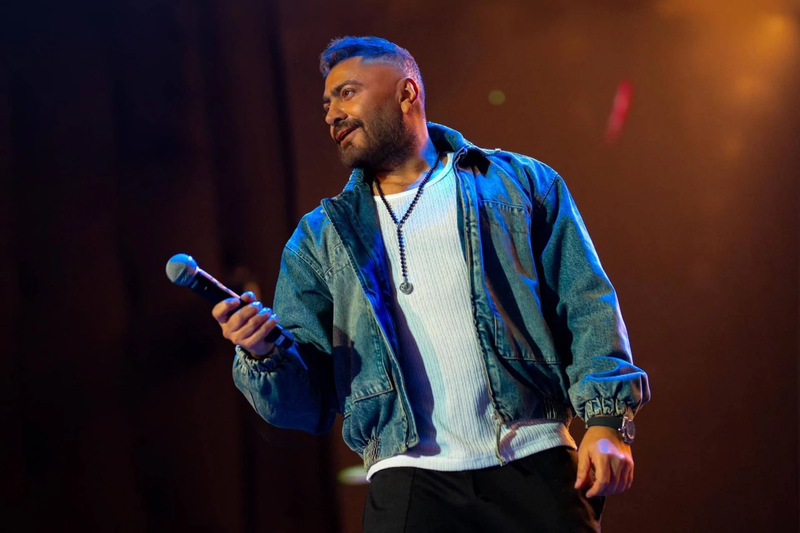 تامر حسني يتجاهل بسمة بوسيل وجليلة على طريقته