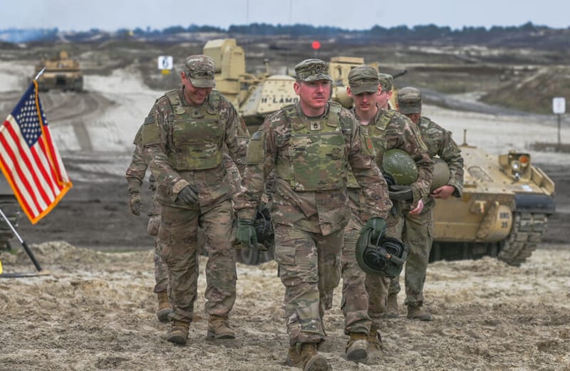 الجيش الأمريكي يوقف تجنيد المتحولين جنسيا