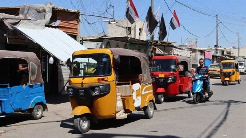 عمليات بغداد تقتحم الأزقة بحثًا عن "ظاهرة مراهقي التكاتك".. وتخرج بحصيلة