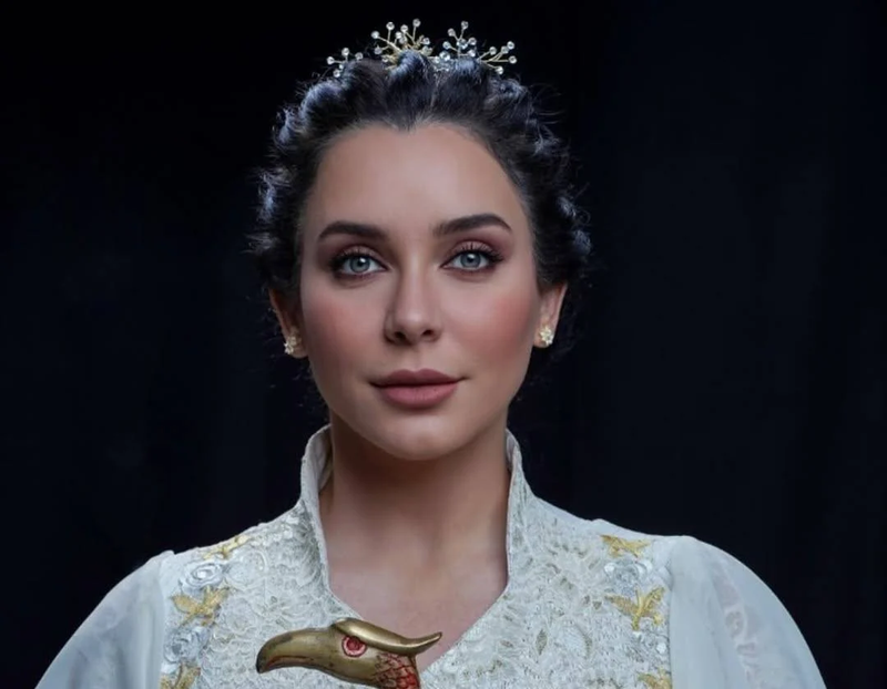 سلاف فواخرجي تردّ على منتقدي تصريحاتها عن نظام الأسد