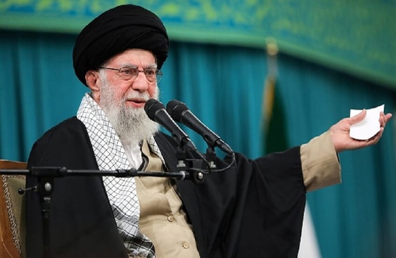 خامنئي: العبرة من أحداث أوكرانيا هي أن مساندة الغرب لیست إلا سرابا