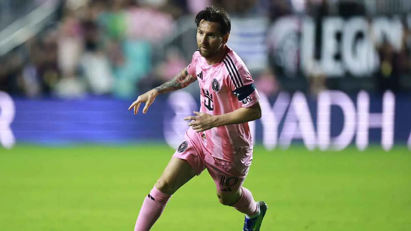 نادي هيوستن دينامو يتخذ قرارا تجاه مشجعيه بسبب ميسي