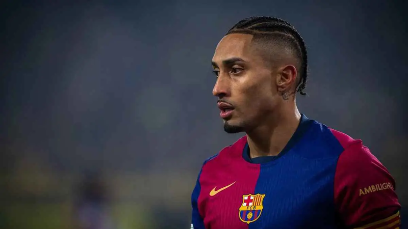 الهلال ينتظر.. شرط جزائي يسمح برحيل رافينيا عن برشلونة