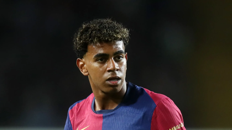 برشلونة يحترم صيام يامال وفاتي