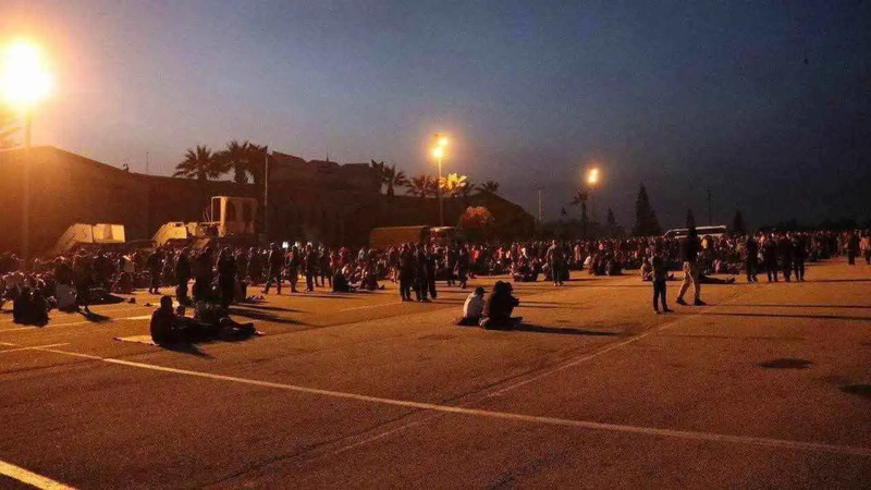 بعد فرارهم من اشتباكات "الساحل".. سوريون يواجهون "الكابوس" في مطار حميميم