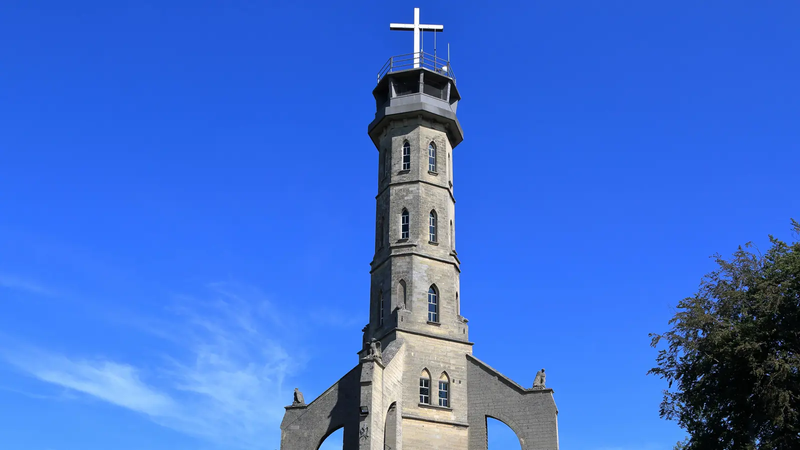 انهيار برج تاريخي في هولندا دون وقوع إصابات (صور)