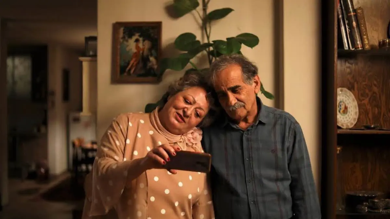 إيران.. سجن وغرامات مالية لصناع فيلم "كعكتي المفضلة