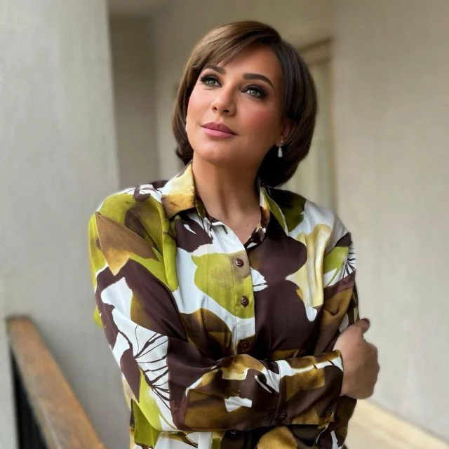 سلاف فواخرجي تحسم الجدل حول لجوئها إلى فرنسا